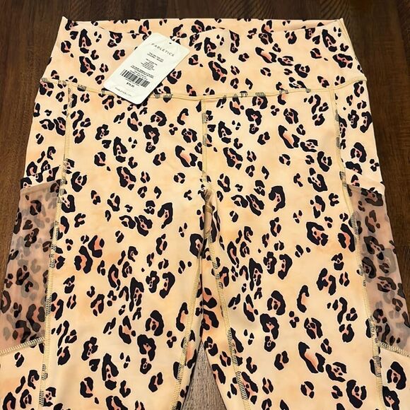 Fabletics "On-The-Go" Short Leopard Print Leggings SPF High Waist Pockets XL - Picture 1 of 4
